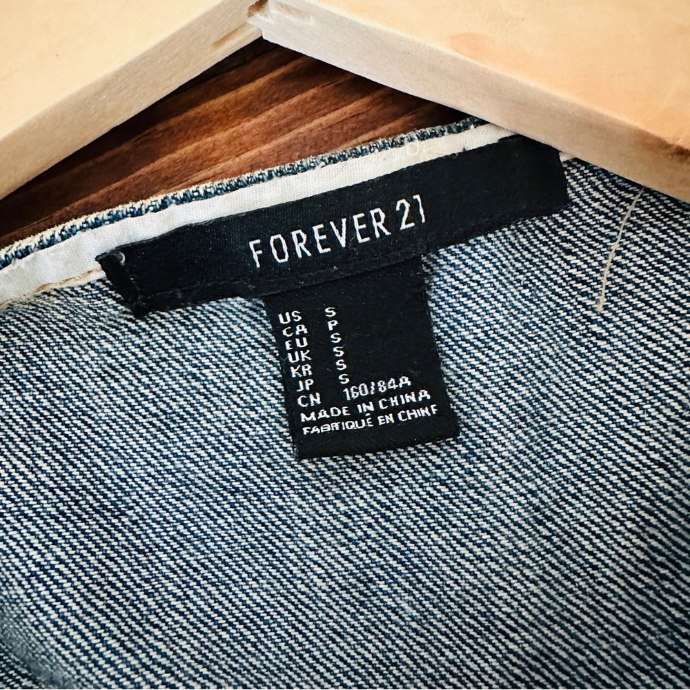 PERFECT DENIM VEST!๐ - Picture 4 of 4